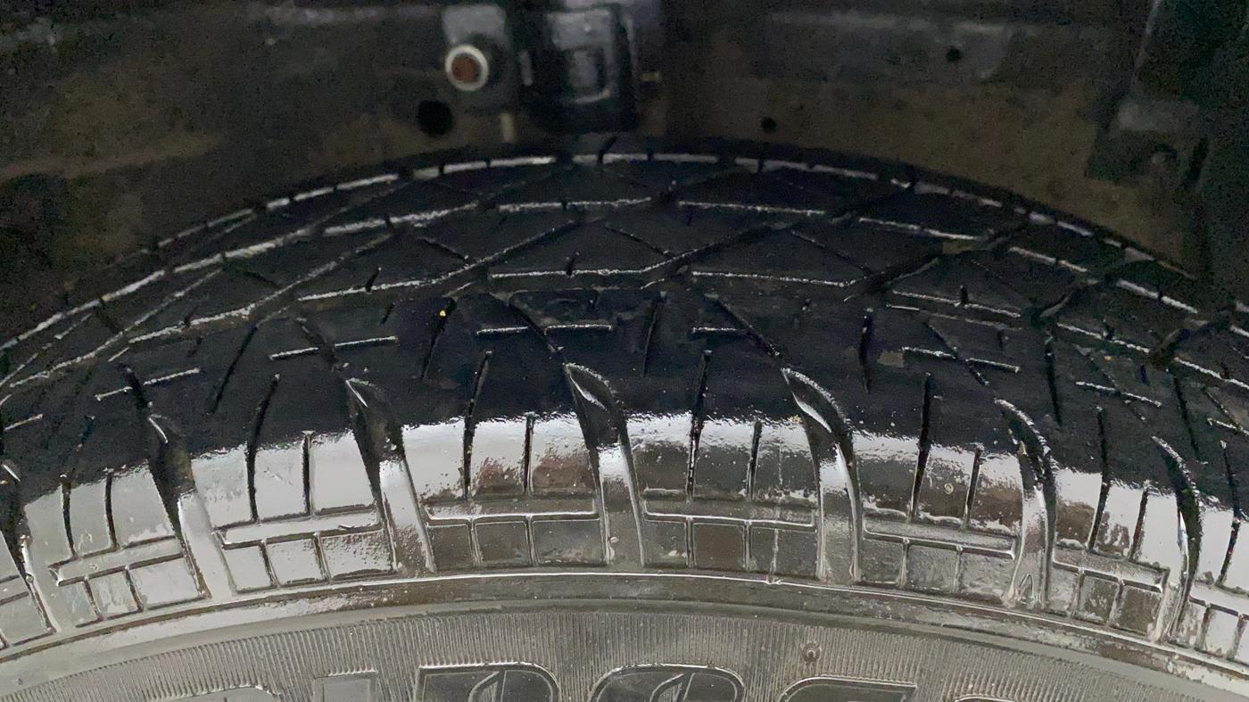 2013 Maruti Swift VXI, Petrol, Manual, 1,09,025 km, Right Front Tyre Tread