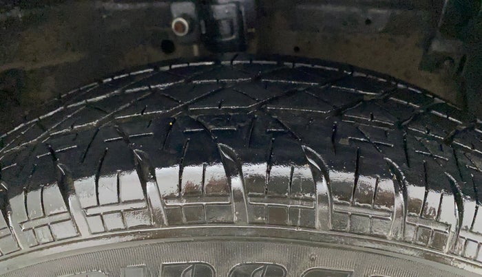 2013 Maruti Swift VXI, Petrol, Manual, 1,09,025 km, Right Front Tyre Tread