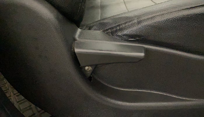 2019 Tata Tiago XT PETROL, Petrol, Manual, 40,305 km, Driver Side Adjustment Panel