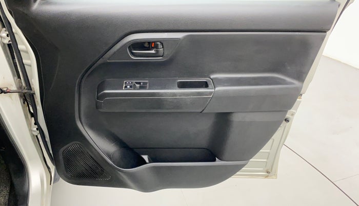 2020 Maruti New Wagon-R LXI CNG (O) 1.0, CNG, Manual, 90,934 km, Driver Side Door Panels Control