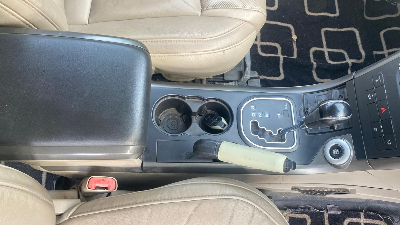 2017 Mahindra XUV500 W10 AT, Diesel, Automatic, 84,161 km, Gear Lever