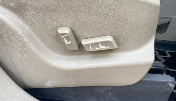 2017 Mahindra XUV500 W10 AT, Diesel, Automatic, 84,161 km, Driver Side Adjustment Panel