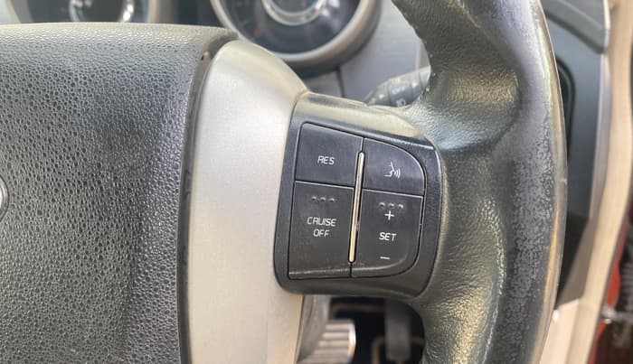 2017 Mahindra XUV500 W10 AT, Diesel, Automatic, 84,161 km, Adaptive Cruise Control