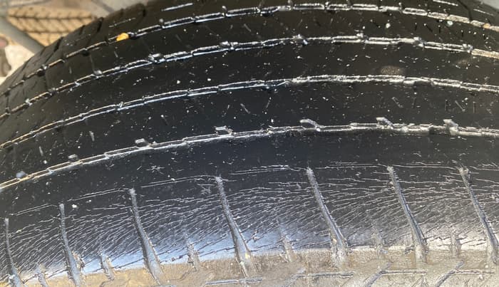 2017 Mahindra XUV500 W10 AT, Diesel, Automatic, 84,161 km, Right Rear Tyre Tread
