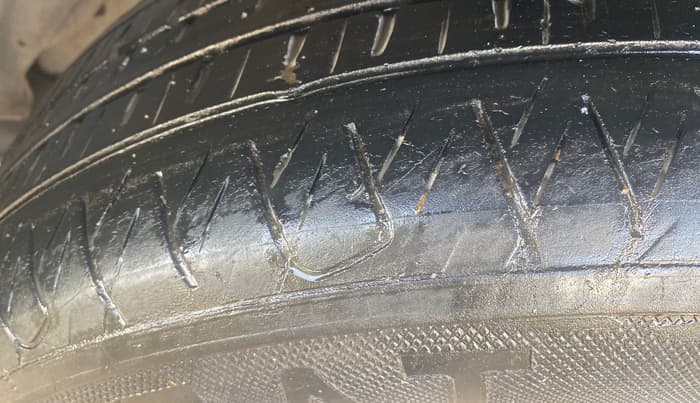 2017 Mahindra XUV500 W10 AT, Diesel, Automatic, 84,161 km, Left Front Tyre Tread