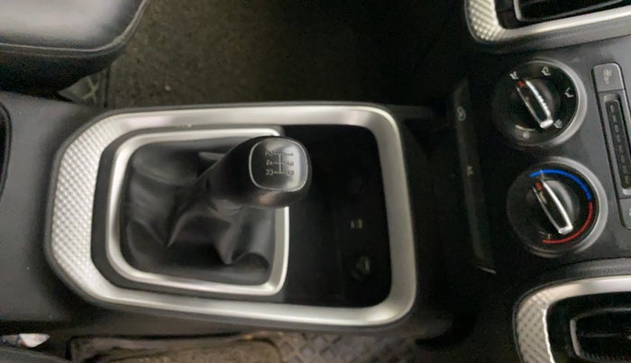 2023 KIA SONET HTK 1.2, Petrol, Manual, 47,384 km, Gear Lever