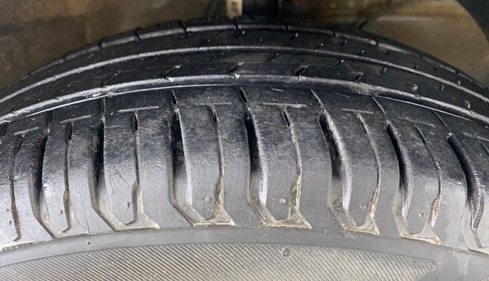 2021 Maruti Ertiga VXI SHVS, Petrol, Manual, 6,848 km, Right Front Tyre Tread