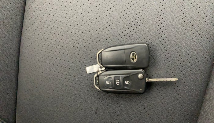 2018 Tata Hexa XT 4X2 6 STR, Diesel, Manual, 43,930 km, Key Close Up