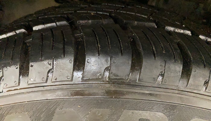 2018 Tata Hexa XT 4X2 6 STR, Diesel, Manual, 43,930 km, Left Front Tyre Tread