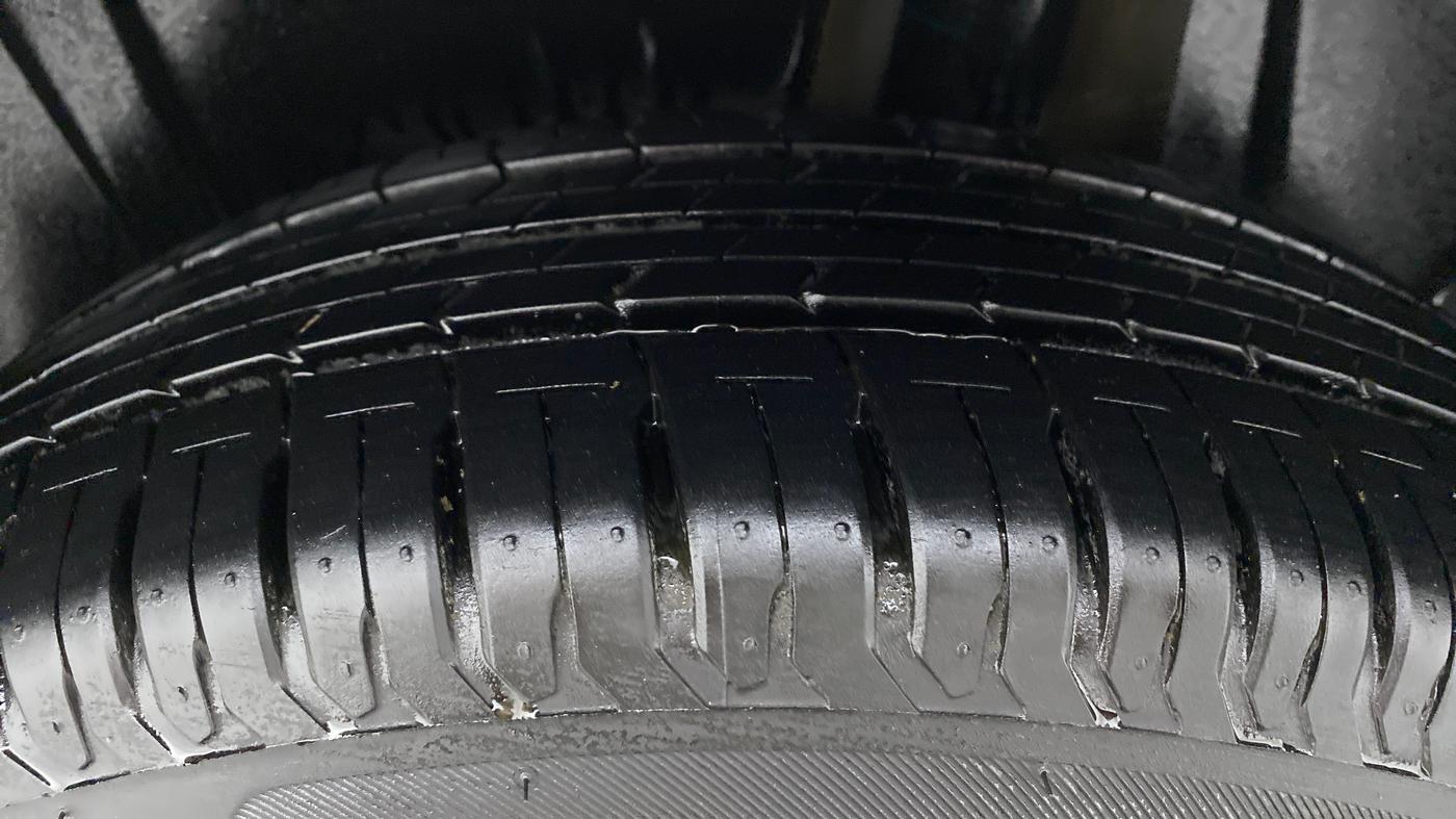 2022 Maruti Ertiga VXI CNG, CNG, Manual, 6,468 km, Left Rear Tyre Tread