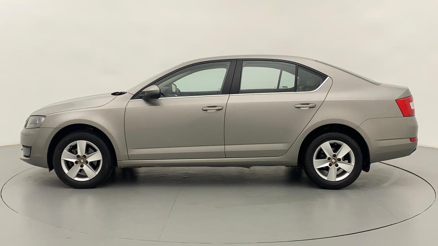 2016 Skoda Octavia AMBITION 2.0 TDI CR, Diesel, Manual, 65,240 km, Left Side