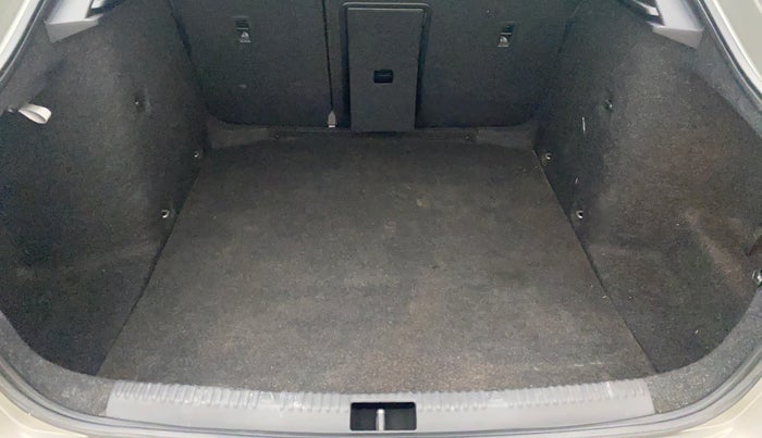 2016 Skoda Octavia AMBITION 2.0 TDI CR, Diesel, Manual, 65,240 km, Boot Inside