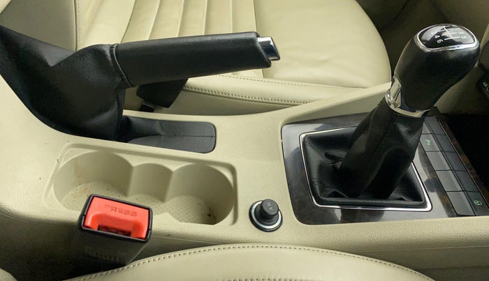 2016 Skoda Octavia AMBITION 2.0 TDI CR, Diesel, Manual, 65,240 km, Gear Lever