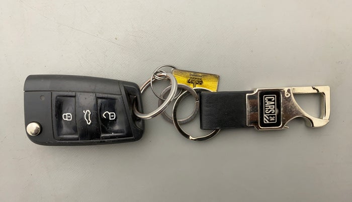 2016 Skoda Octavia AMBITION 2.0 TDI CR, Diesel, Manual, 65,240 km, Key Close Up