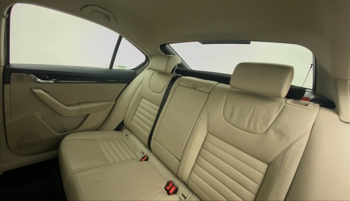 2016 Skoda Octavia AMBITION 2.0 TDI CR, Diesel, Manual, 65,240 km, Right Side Rear Door Cabin