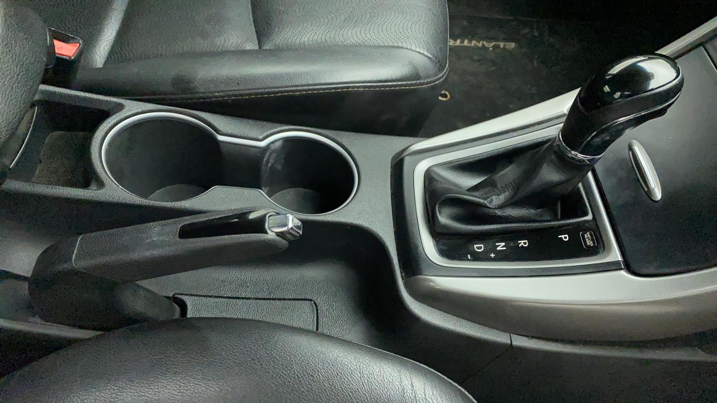 2016 Hyundai New Elantra 2.0 SX AT PETROL, Petrol, Automatic, 88,411 km, Gear Lever