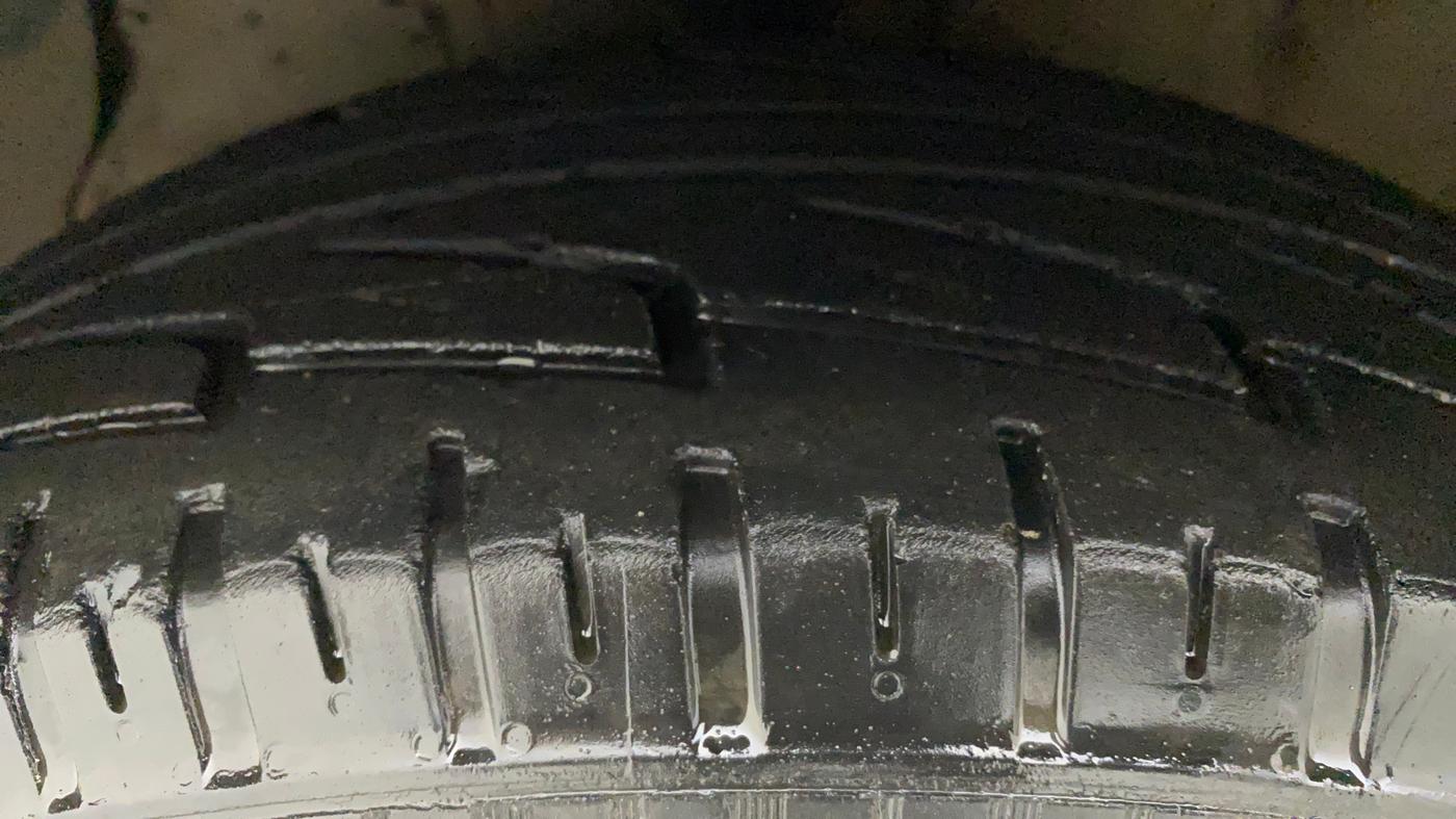 2016 Hyundai New Elantra 2.0 SX AT PETROL, Petrol, Automatic, 88,411 km, Left Front Tyre Tread