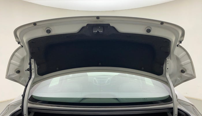 2016 Hyundai New Elantra 2.0 SX AT PETROL, Petrol, Automatic, 88,411 km, Boot Door Open