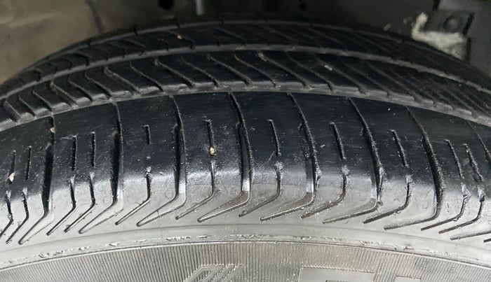 2013 Maruti Swift VDI, Diesel, Manual, 68,445 km, Right Front Tyre Tread