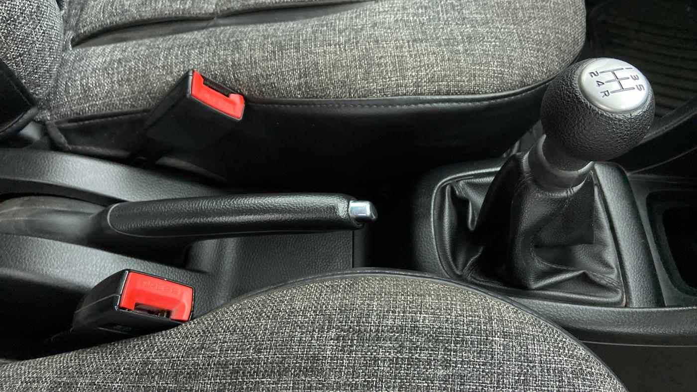 2013 Maruti Swift VDI, Diesel, Manual, 68,445 km, Gear Lever