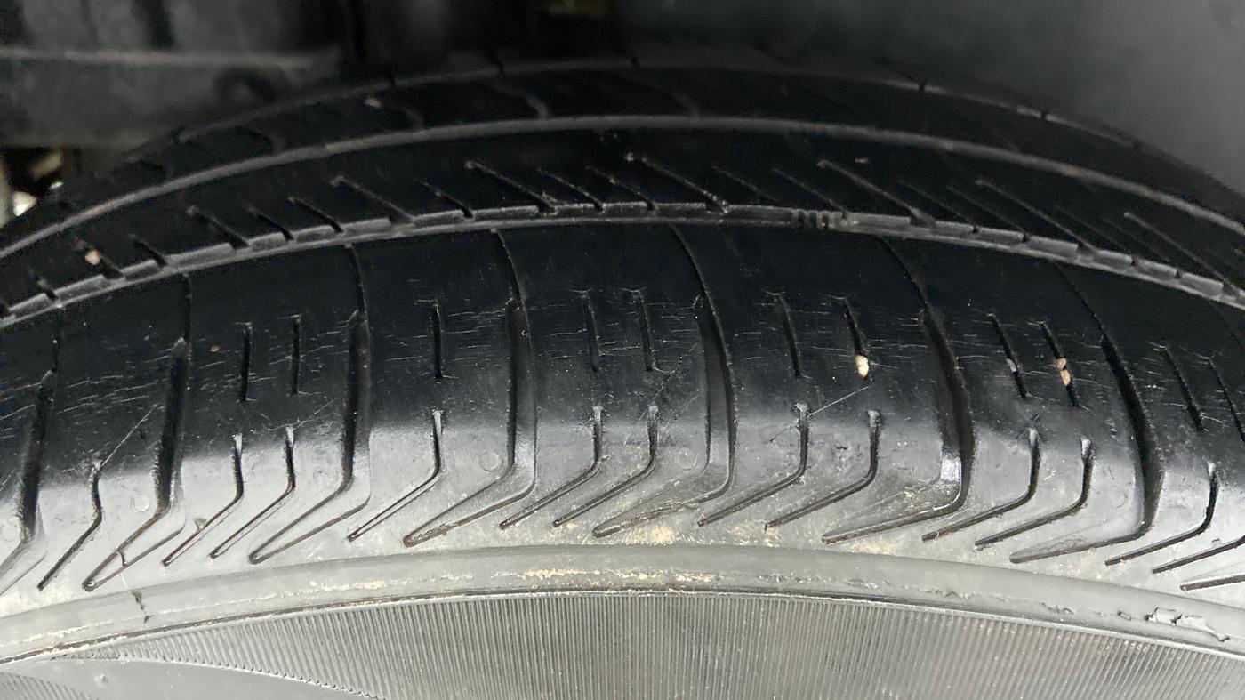 2013 Maruti Swift VDI, Diesel, Manual, 68,445 km, Right Rear Tyre Tread
