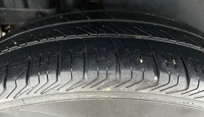 2013 Maruti Swift VDI, Diesel, Manual, 68,445 km, Right Rear Tyre Tread