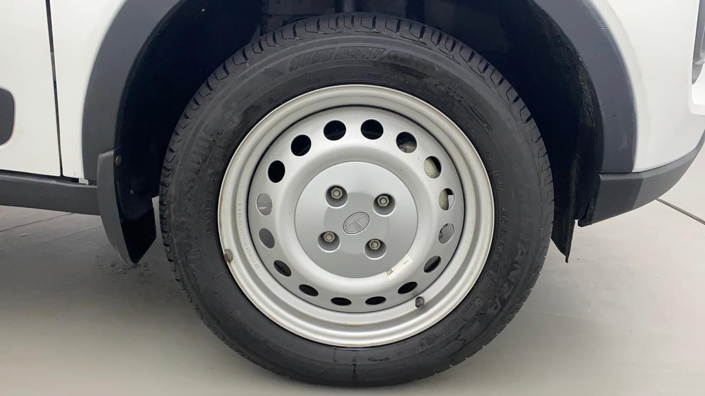 2023 Tata NEXON XE PETROL, Petrol, Manual, 390 km, Right Front Wheel