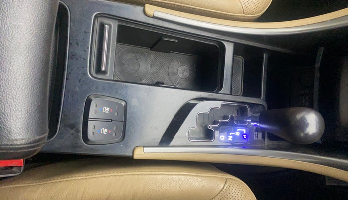 2013 Hyundai Sonata 2.4 GDI AT, Petrol, Automatic, 64,799 km, Gear Lever