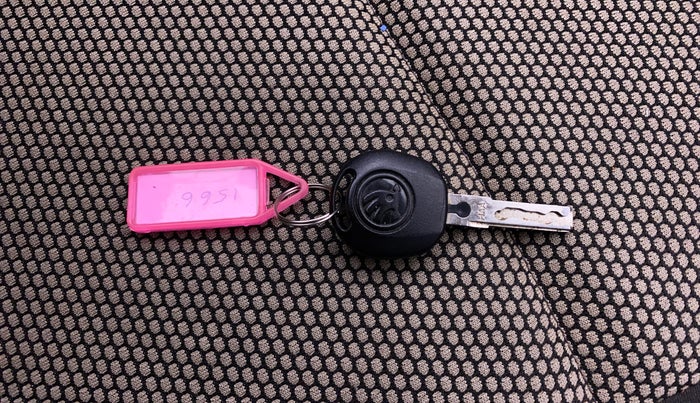 2017 Skoda Rapid AMBITION 1.6 MPI MT, Petrol, Manual, 34,644 km, Key Close Up