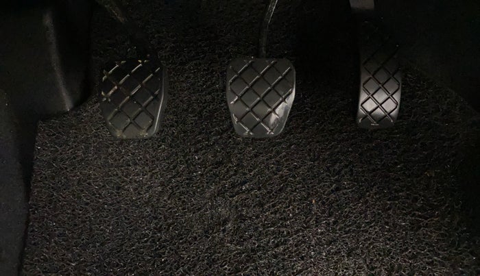 2017 Skoda Rapid AMBITION 1.6 MPI MT, Petrol, Manual, 34,644 km, Pedals