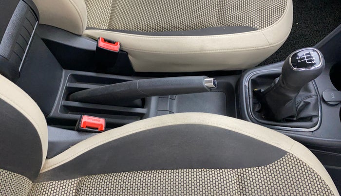 2017 Skoda Rapid AMBITION 1.6 MPI MT, Petrol, Manual, 34,644 km, Gear Lever