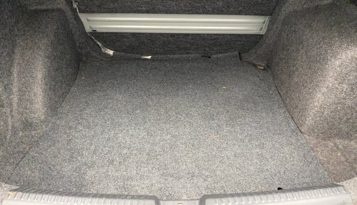 2017 Skoda Rapid AMBITION 1.6 MPI MT, Petrol, Manual, 34,644 km, Boot Inside