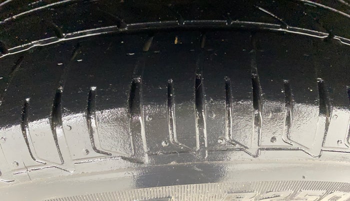 2017 Skoda Rapid AMBITION 1.6 MPI MT, Petrol, Manual, 34,644 km, Right Front Tyre Tread