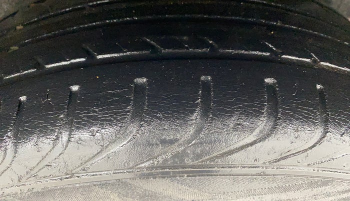 2017 Skoda Rapid AMBITION 1.6 MPI MT, Petrol, Manual, 34,644 km, Left Rear Tyre Tread