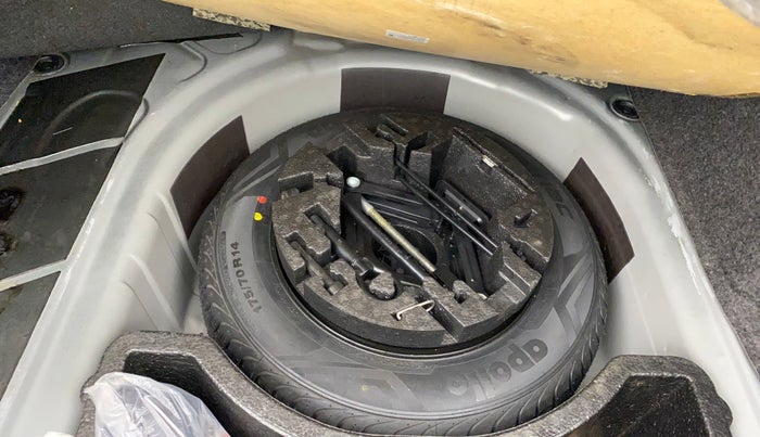 2017 Skoda Rapid AMBITION 1.6 MPI MT, Petrol, Manual, 34,644 km, Spare Tyre