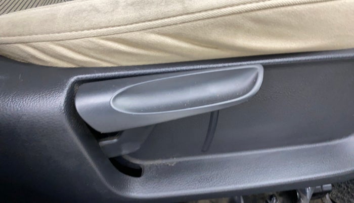 2017 Skoda Rapid AMBITION 1.6 MPI MT, Petrol, Manual, 34,644 km, Driver Side Adjustment Panel