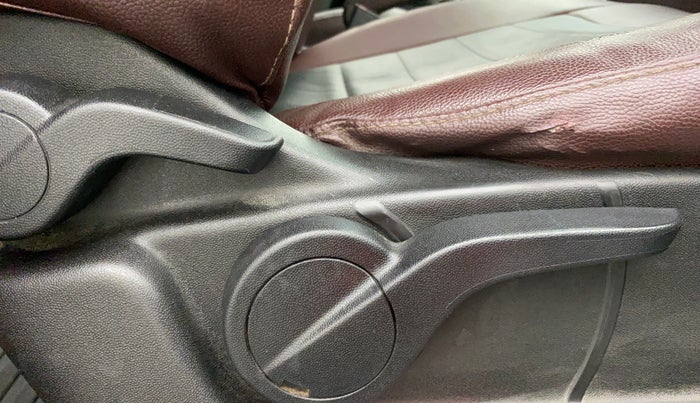 2014 Mahindra XUV500 W6, Diesel, Manual, 1,34,062 km, Driver Side Adjustment Panel