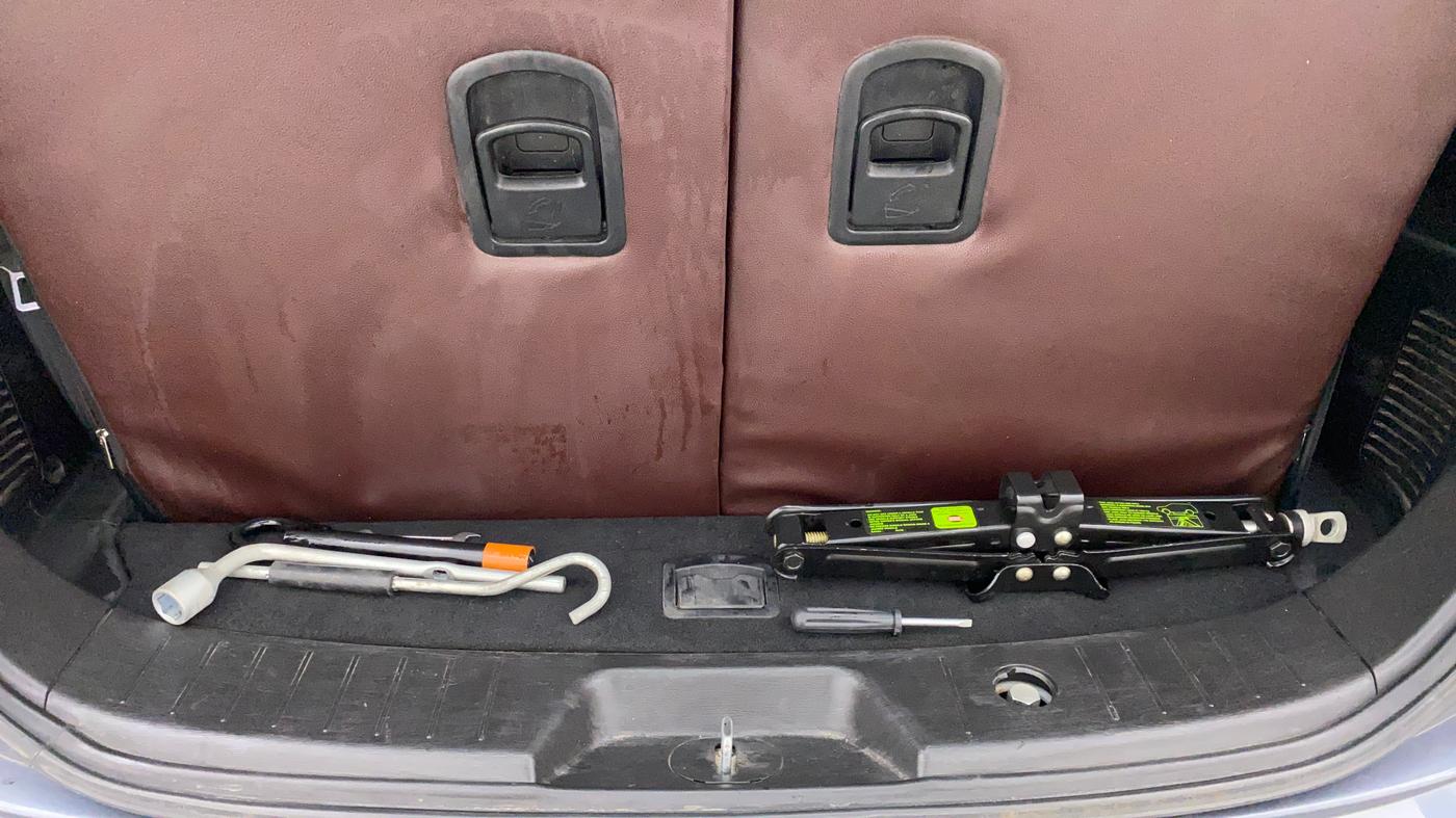2014 Mahindra XUV500 W6, Diesel, Manual, 1,34,062 km, Boot Inside
