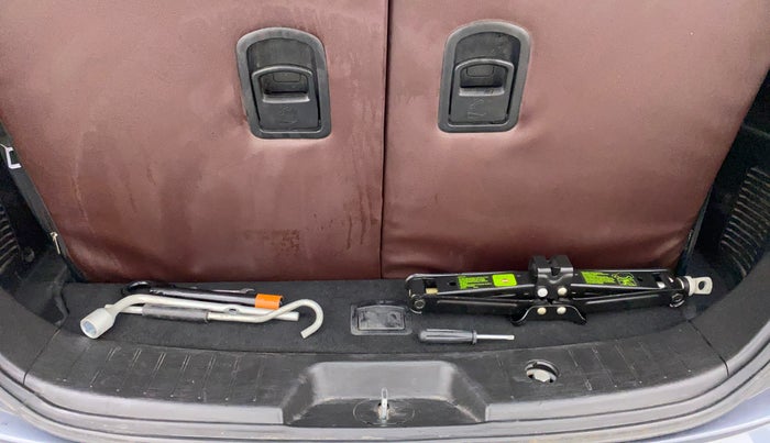 2014 Mahindra XUV500 W6, Diesel, Manual, 1,34,062 km, Boot Inside