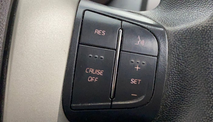 2014 Mahindra XUV500 W6, Diesel, Manual, 1,34,062 km, Adaptive Cruise Control