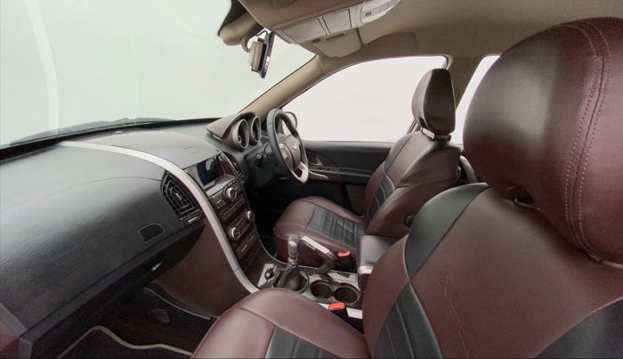 2014 Mahindra XUV500 W6, Diesel, Manual, 1,34,062 km, Right Side Front Door Cabin