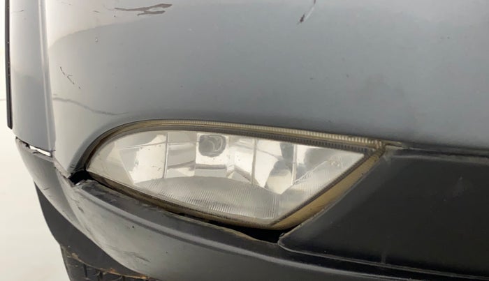 2014 Mahindra XUV500 W6, Diesel, Manual, 1,34,062 km, Right fog light - Not fixed properly