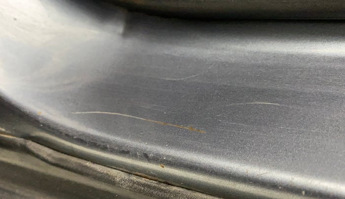 2014 Mahindra XUV500 W6, Diesel, Manual, 1,34,062 km, Left running board - Slight discoloration