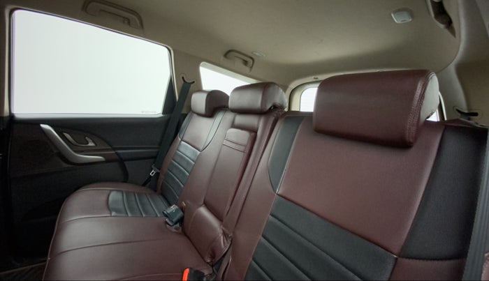 2014 Mahindra XUV500 W6, Diesel, Manual, 1,34,062 km, Right Side Rear Door Cabin