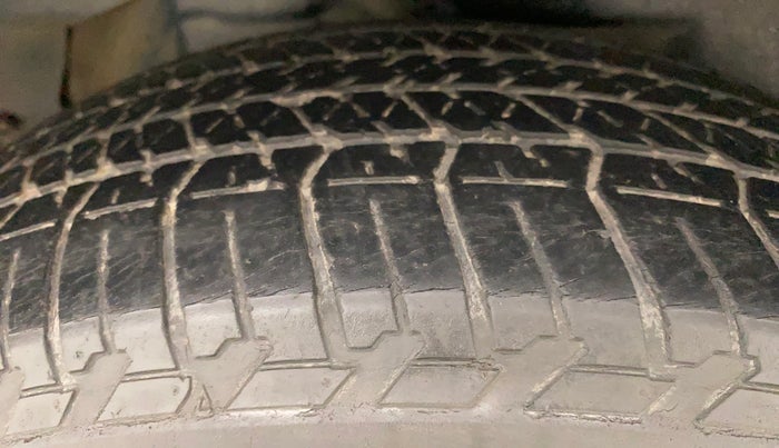 2014 Mahindra XUV500 W6, Diesel, Manual, 1,34,062 km, Right Rear Tyre Tread