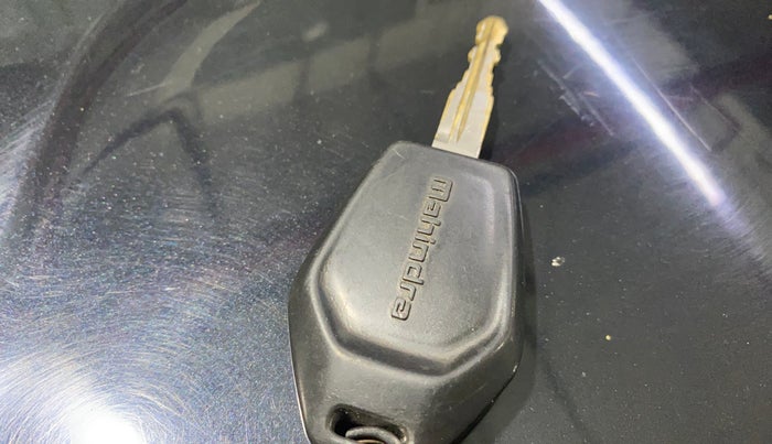 2016 Mahindra TUV300 T4, Diesel, Manual, 45,086 km, Key Close Up