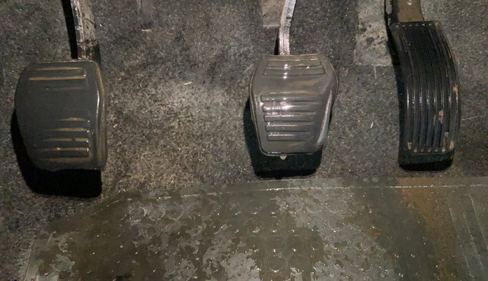 2016 Mahindra TUV300 T4, Diesel, Manual, 45,086 km, Pedals