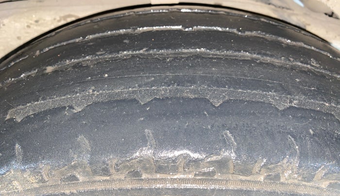 2016 Mahindra TUV300 T4, Diesel, Manual, 45,086 km, Left Rear Tyre Tread