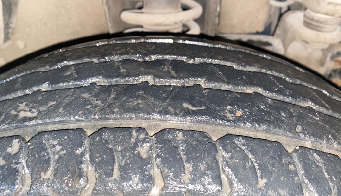 2016 Mahindra TUV300 T4, Diesel, Manual, 45,086 km, Right Front Tyre Tread