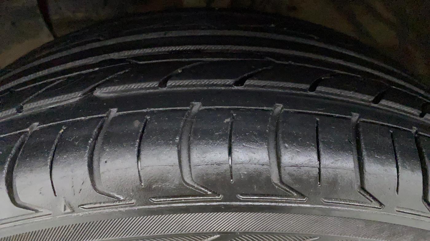 2015 Hyundai Elite i20 ASTA 1.2, Petrol, Manual, 84,309 km, Left Front Tyre Tread